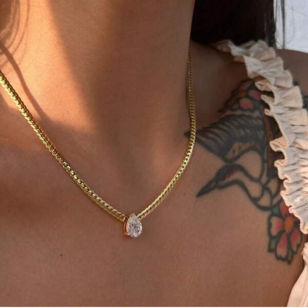 Elegant Teardrop Pendant Necklace – 18K Gold Filled | Adjustable 40cm + 5cm (15.